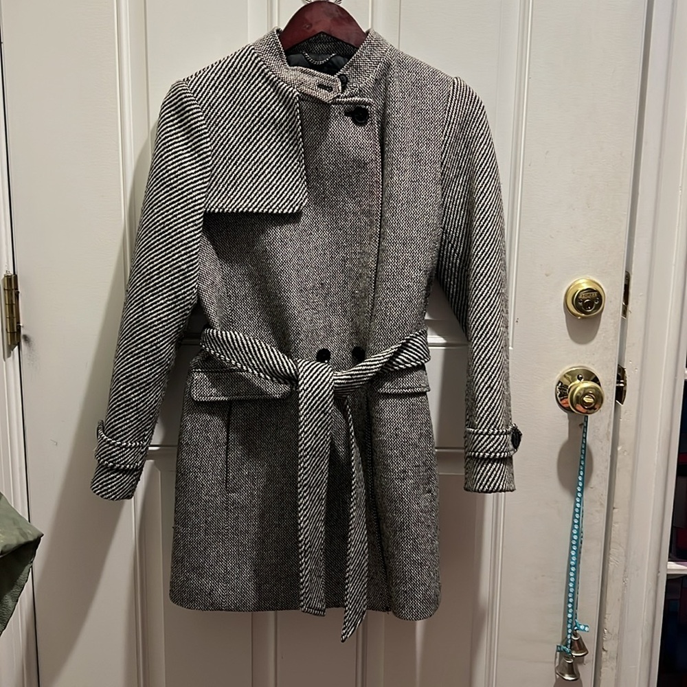 Banana Republic petite small, black and white herringbone wool coat